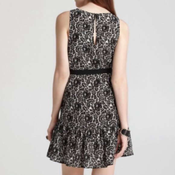 Joie Scoop Neck Ruffle Dress Caviar Porcelain Medium Black Ivory Womens Silk - Picture 7 of 7